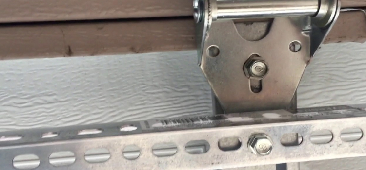 commercial garage door hinges repair in Metrotown
